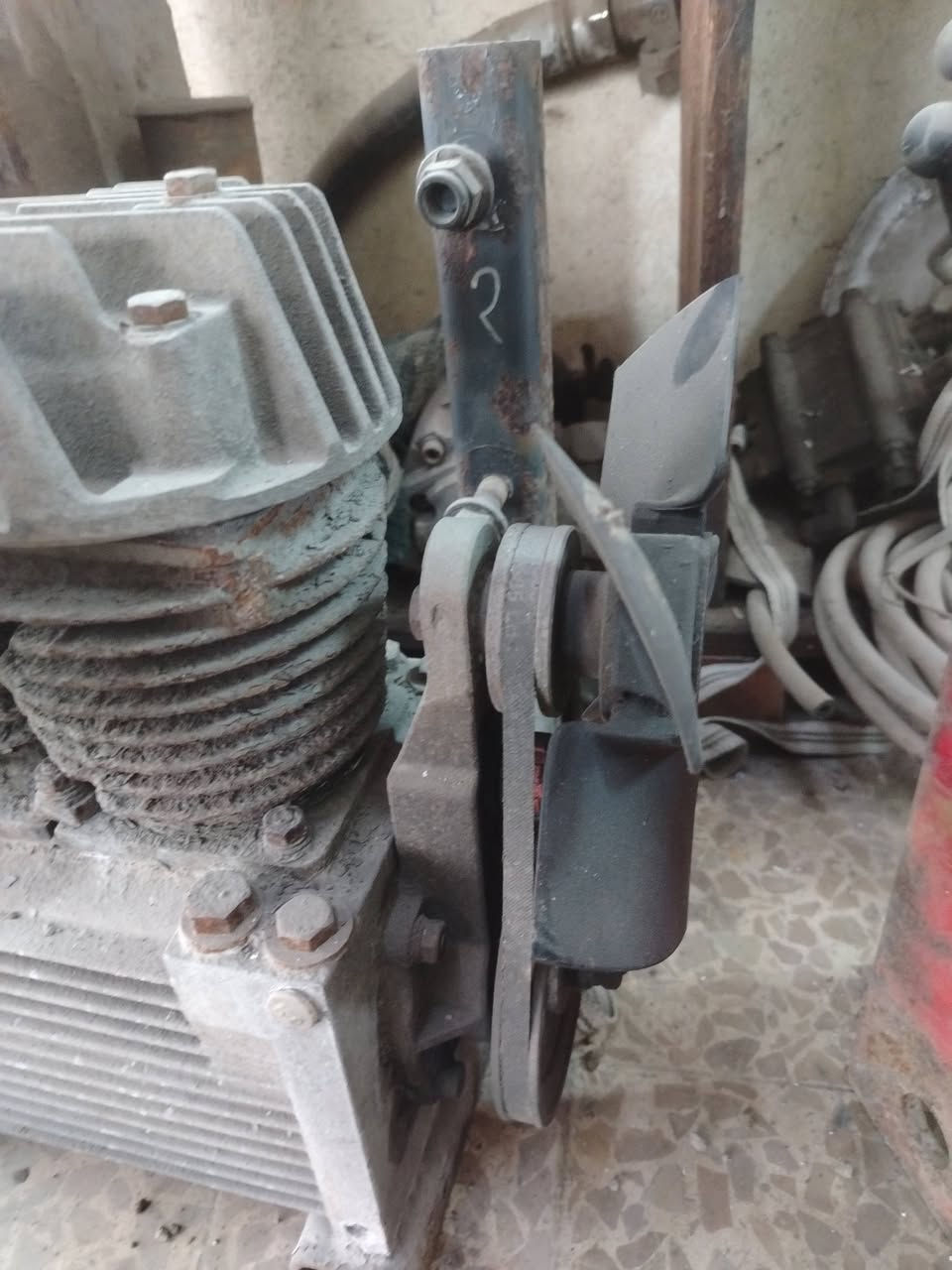 جاملغات اتيك 6 برغي. السعر ورقتين
جرار مارسيدس. السعر ورقتين
كمبريسر هواء ألماني. السعر 150 دولار
***********
***********
