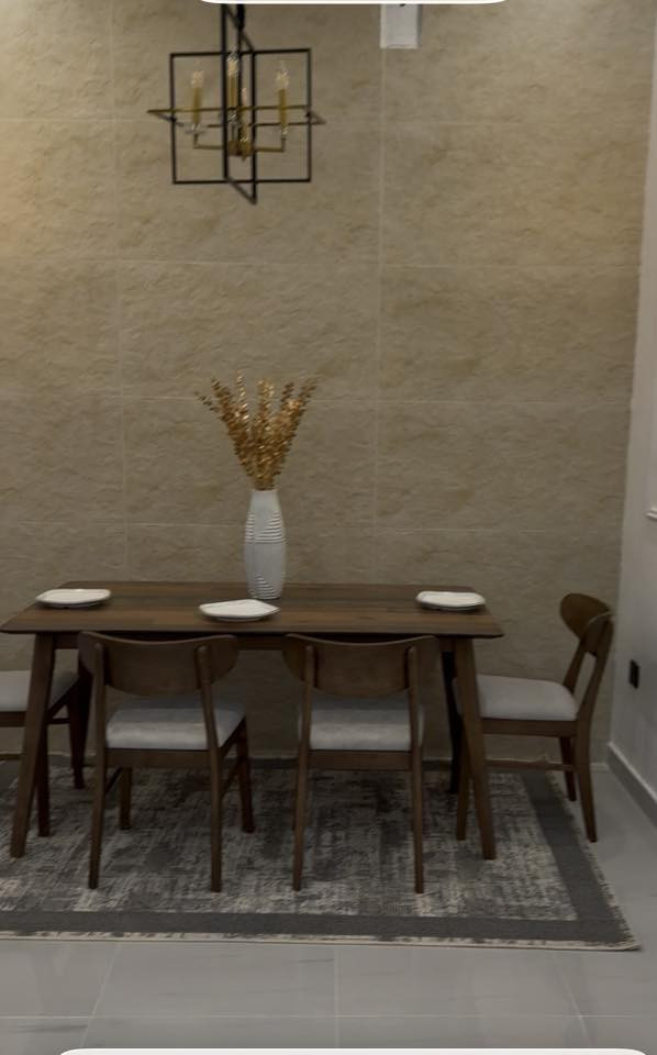 #مزرعه للبيع  في الدوره البوعيثه قرب فلكه الاحمدين
مساحه ٦٢٥م
تتضمن حديقه كبيره ومسبح ٥*١٠
وكراج يستوعب  اكثر من ٤ سيارات
مع جلسه خارجيه
 المزرعهvip  استخدام قليل جدآ جديده كلش
تنباع مع الاثاث كامل
المزرعه سند ٢٥  زراعي   بأسمنه  
للاستفسار ع الخاص او الاتصال ع الرقم

***********اتساب فقط
