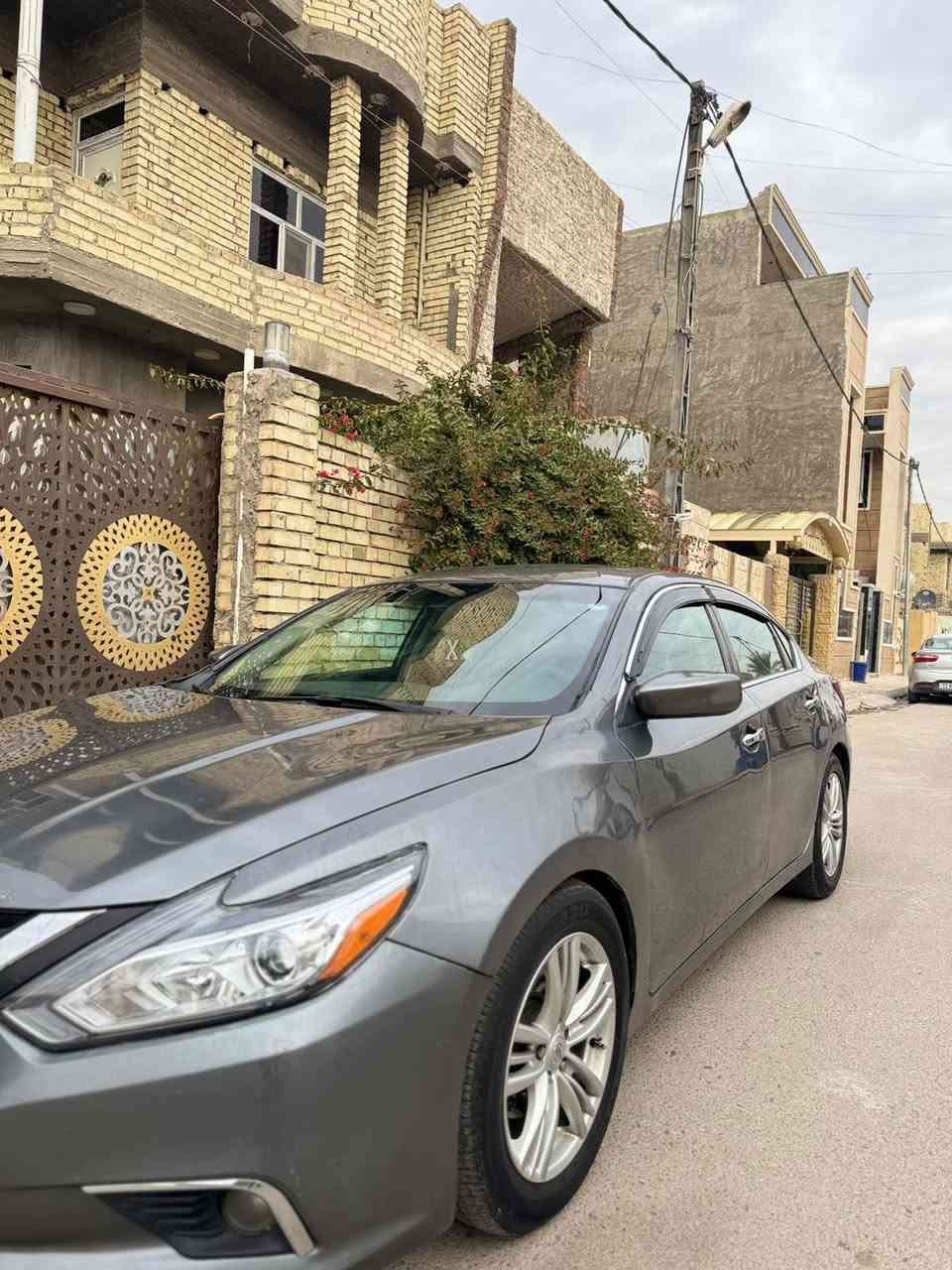 السلام عليكم التيما للبيع موديل 2018 وارد امريكي باسمي رقم دهوك الدولي ماشيه ٨٩ الف ميل فقط بيها صبغ ثلاث قطع جاملغين الامامي وبنيد السياره حلوه وكاعده مال جناي مناقصها اي شي صدر امامي خلفي حداديه كلها بحاله ممتازه السياره فئه ال sr مواصفات ال sr معروفه شاشه كامره قفل مركزي شفتات بالستيرن  بصمه  كشنات جلد كشن كهرباء ابواب بصمه دخول ذكي 
سعر السياره 113 ورقه وبيها مجال 
مكان السياره الانبار الفلوجه 
للاستفسار
 ***********
