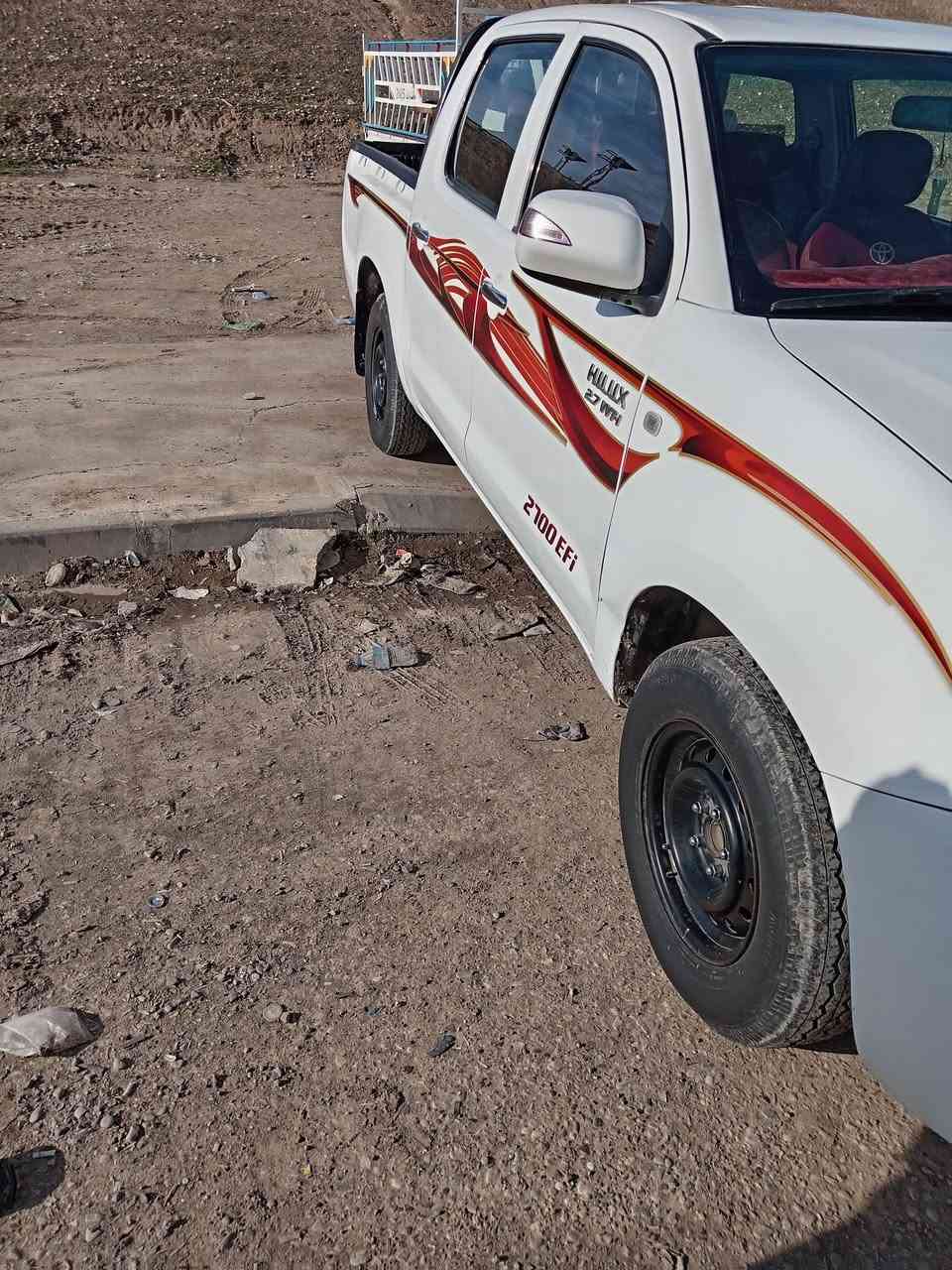 مرزي ٢٠٠٦ مشروع وطني باسمي شرط التحويل سنويه جديده جامرلغ سكن مبدل بلادي وبيها تعديل برد فقط بدون دواخل باب السكن وباب السايق قليل وبيها رش صبغ جامرلغ سكن شبرين
المكان كركوك ***********
