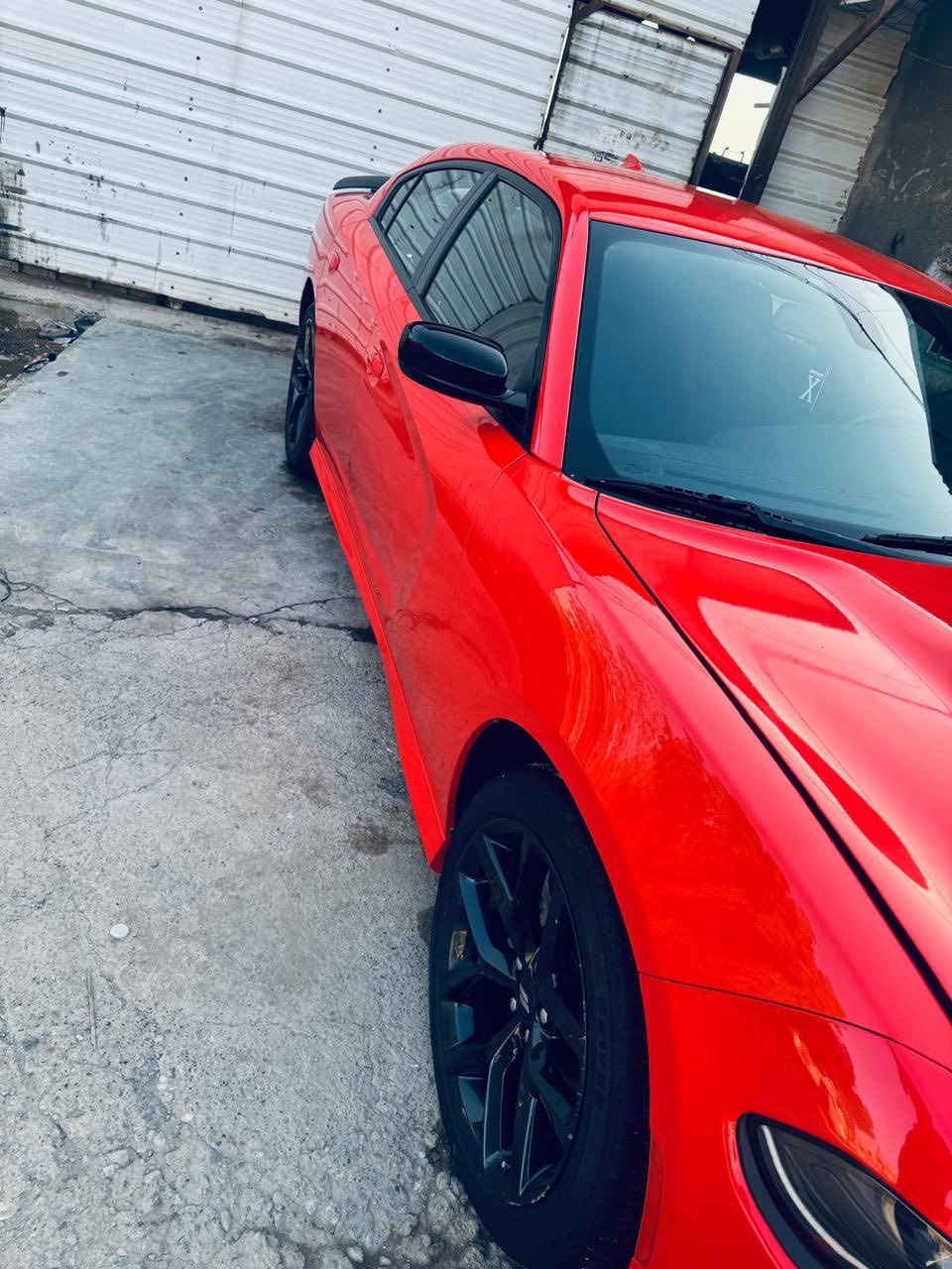 سلام عليكم جارجر للبيع موديل 2022 مكان سياره بغداد لون برتقالي فول مواصفات ما عدا الفتحه تحكمات استيرن شاشه جبيره ستيرن شفتات ويل 20 
ماشيه 51 
اكزوز رياضي 
داخل اسود كشنات مخمل اسود 
سياره جديده كلش 
بيها حادث بسيط جدا جاملغ امامي ومرفق بالصور 
الاتصال بالرقم
***********
