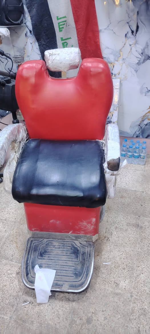 ديكور حلاقه +كرسي حلاقه للبيع. تلفون ***********
