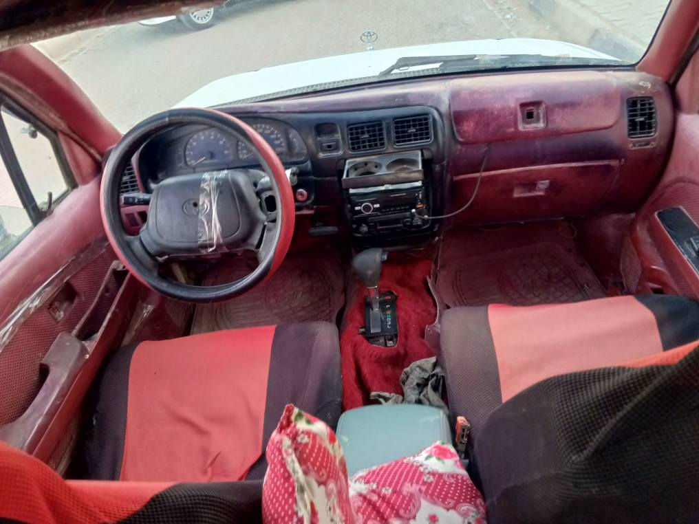 السلام عليكم بيكم جمره موديل 1998 مكينتها البلاديه كير اوتماتيك رقم بصره (ر) سياره حلوه مصبوغه جماليه كهربائيات شغاله سياره جاهزه السعر 65  العنوان بصره قضاء المدينه رقم‏‪***********‬‏ المدينة, البصرة
