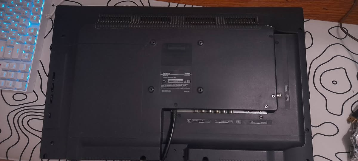 شاشة shownic 25 بوصة 1080p 75 HZ ما بيها اي عطل للتواصل ***********  والسعر 100 الف
