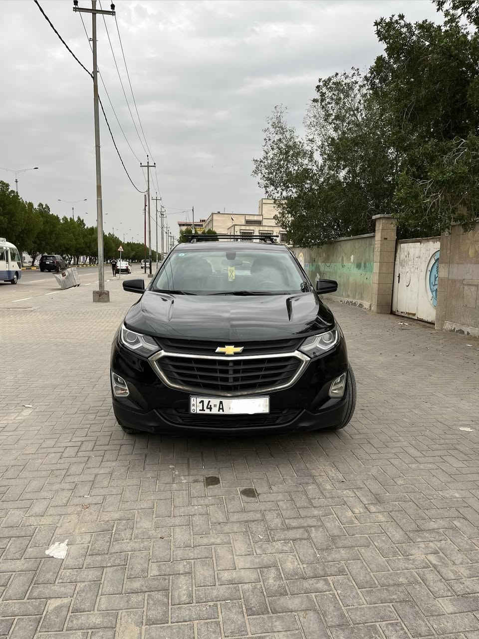 بسعر جدا مناسب
شفروليه كوينكس Lt 2018 (Equinox)

استخدام شخصي نظيفة وجاهزة السيارة
رقم بصرة بأسمي
المواصفات:
• المحرك: 1.5 لتر توربو
• سنة الصنع: 2018.
• ماشية 78 الف ميل
الحادث موضح بالصور مصلح تصليح ممتاز جدا  

السيارة جاهزة تايرات جدد حدادية جديدة 100٪ ادامة كاملة للمحرك وبلكات جديدة كله اصلي كير ومحرك وتبريد مكفول كلش حلوة السيارة

المميزات والإضافات:
مواصفات LT نص فول، جنطة كهرباء، كاميرا خلفية، تبريد (ثلج)، كشن سائق كهرباء، تدفئة كشنات، تحذير نقطة عمياء، إشارة بالمري، كار بلي، ٤ ابواب بصمة، باقي مواصفات lt معروفة

السعر: 124 ورقة بيها مجال بسيط  
المكان: [البصرة - المعقل].
للتواصل: ***********
