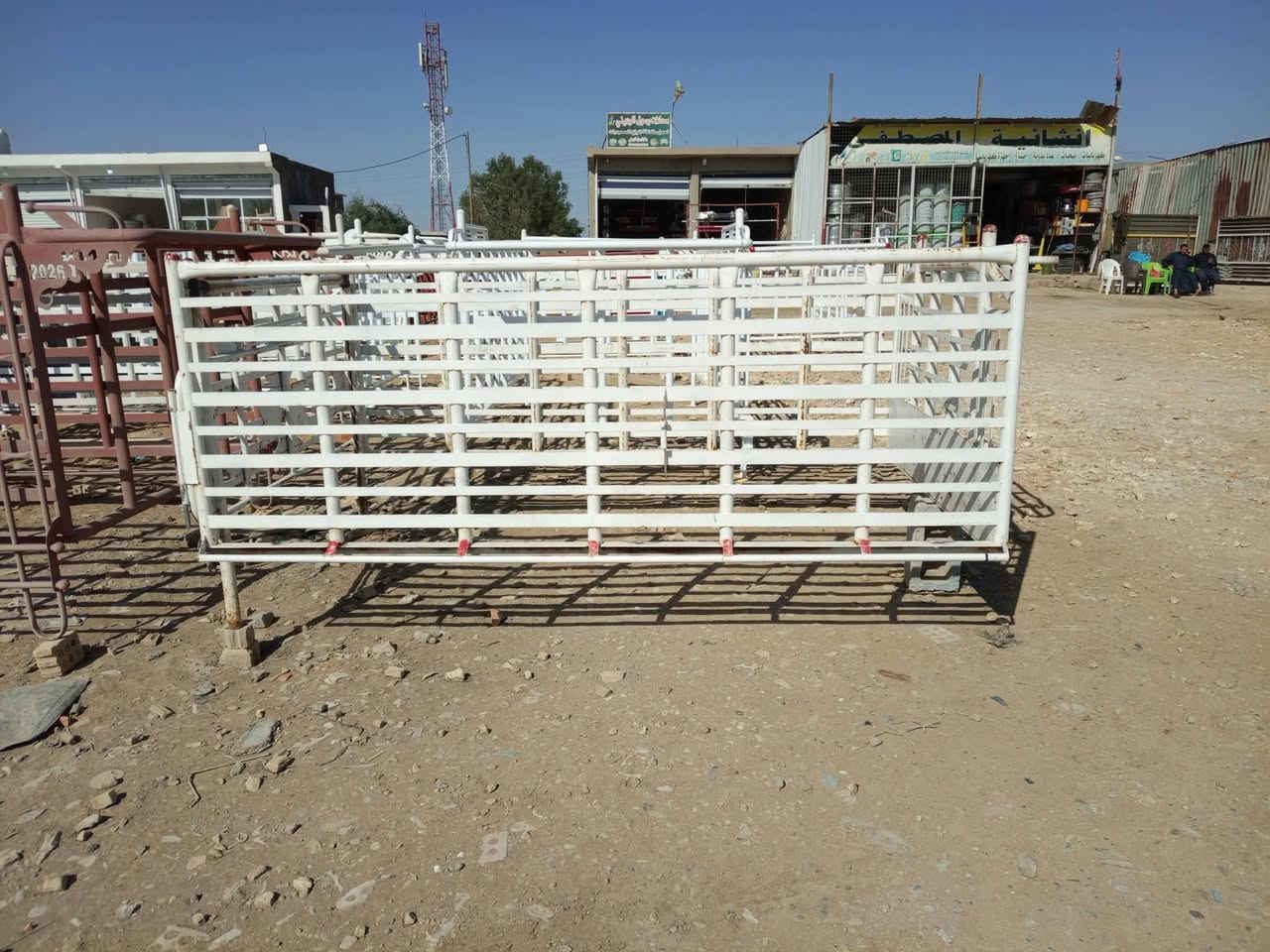 السلام عليكم اخوان لبيع محجر كيه نثيه حديد 2ملم مكان بغداد تقاطع نهروان ***********
