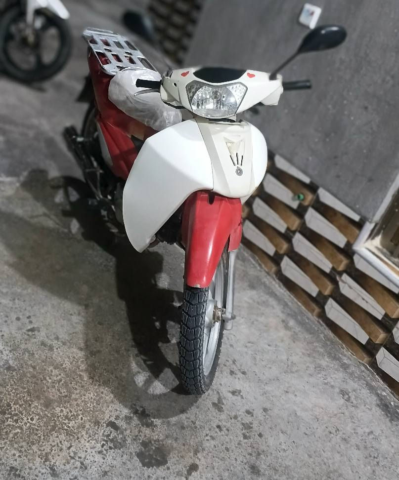 السلام عليكم. 
دراجه سرفيز للبيع 
الدراجه نضافه فول خير من الله بس بيهه تنقيص وخيط تبخير فقط 
الباقي كفاله مثل ماواضح ب صوره دراجه حلوه ونضيفه 
الرقم ***********
