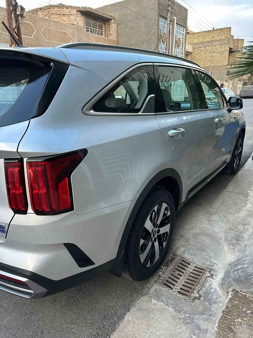 السلام عليكم سورنتو  خليجيه موديل 23 مكفوله كفاله عامه حته من الشخط السياره جديده شادله تخم تايرات جدد  ماشيه 52 

مواصفات فول واحد على واحد 

بصمه  + تشغيل عن بعد 

بنوراما

مري شفط 

كشنات كهرباء 

مكينه 4 سلندر 

حساس امامي خلفي و رادار جانبي 

اناره داخليه 7 الولان 

وبعد بيه هواي مواصفات 

رقم اربيل شركه الالق بل بنوك 

مكاني بغداد البلديات  سعر 250  وبيه مجال 

***********
