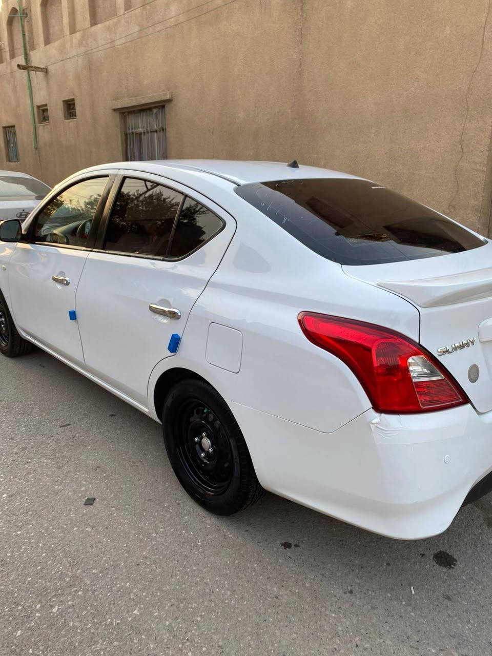 سلام عليكم
نيسان صني هندي بليته زركه ٢٠٢٢ سنويتها تنتهي لل٢٠٢٧
كفاله عامه لا صبغ لا بارد لا تبديل عده شخط بلباب
السعر ١١٥ 
البصره المعقل
***********
