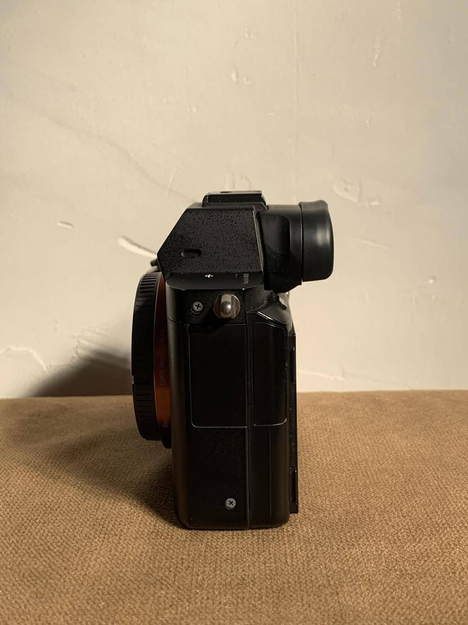 السلام عليكم
كاميرهsony فئة الa7ii الغنيه عن التعريف فول فريم
مع عدسه ٢٨ـ٧٠ نضافة 95% ما بيها اي مشكلة سعرها مليون و ٤٠٠ وبيها مجال  جديده الله شاهد وهاي مواصفاتها
شتر 24k
تتميز بمستشعر إطار كامل (Full-Frame) واضاءة خلفية بدقة \(42.4\) ميجابكسل. توفر تصوير فيديو 4K، وتثبيت صورة خماسي المحاور، ونظام ضبط بؤري تلقائي سريع، مما يجعلها خياراً ممتازاً للتفاصيل الدقيقة والظروف الإضاءة المنخفضة. 
ملحقاتها 
بطاريات عدد 4 + جنطة + شاحنه  
 للشراي


**إذا كنت صاحب هذا الإعلان وتريد حذفه لأي سبب، رجاءا أرسل رسالة إلى الدعم الفني**