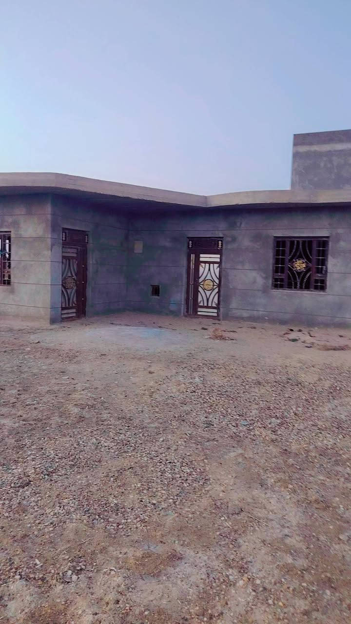 بيت مع 4دوانم للبيع قرب مركز عوده الشاهين كل الخدمات متوفره مكلف بل نشر ***********
