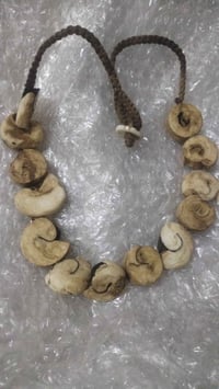 حجر عطف بحري قديم سعر القطعة قلادة كاملة ثلاث خرز عقيق ٢٥ الف للقطعة ت...