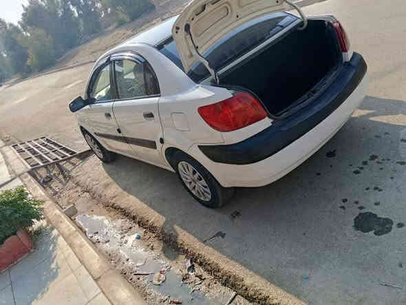 كيا ريو
2008بيها طخه بالجاملق الامامي بدون دواخل 
رقم بغداد مشروع وطني 
صاحبها الشرعي بالموصل السعر 80وبيها مجال
***********
