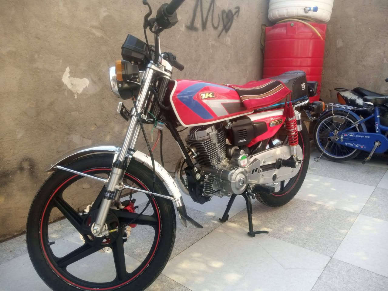 السلام عليكم دراجهmkz  مكينه 200اوراق سكنر مكفوله السعر ١٣٠٠وبيه مجال هاذه رقمي ***********بخدمت الشراي
