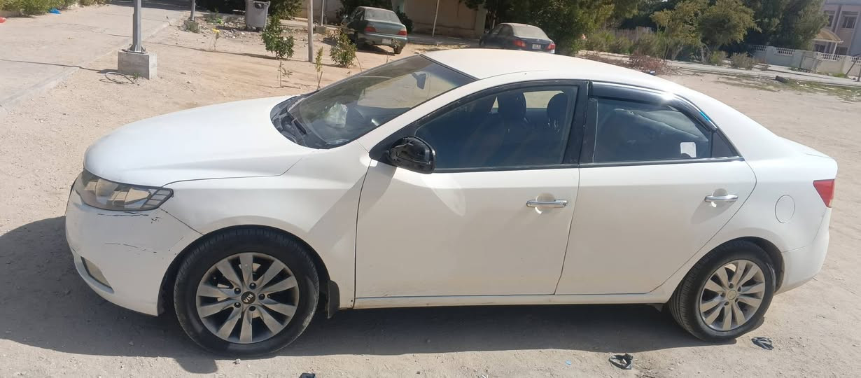 سيراتو 2011 اربيل 
وكاله تحويل باسم كردي 
السياره بيهه صبغات بيهه ضربه بجاملغ واصله بدايه الشاصي بدون لحيم ولا تعديل 
مكينه كير خير من الله 
حداديه 70 بلميه 
تخم تاير 
مكان السياره النجف 
السعر 83 وبيهه مجال 
***********
