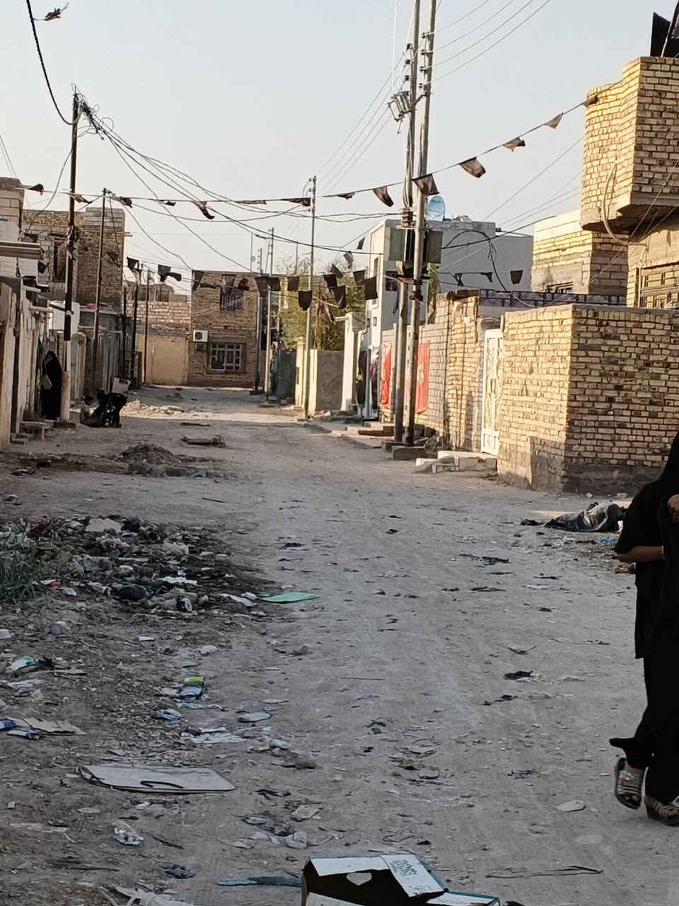 السلام عليكم توجد قطعتين طبك زراعي المكان قرب معمل دبي خلف الابروتين مساحته الوحده 200 متر وجه 10 ونزال 20 المساحة الكليه 400 متر مدفونات ومحدولات سعر الوحده 20 الاستفسار *********** امجد للعقار مستعدون لكافة العروض
