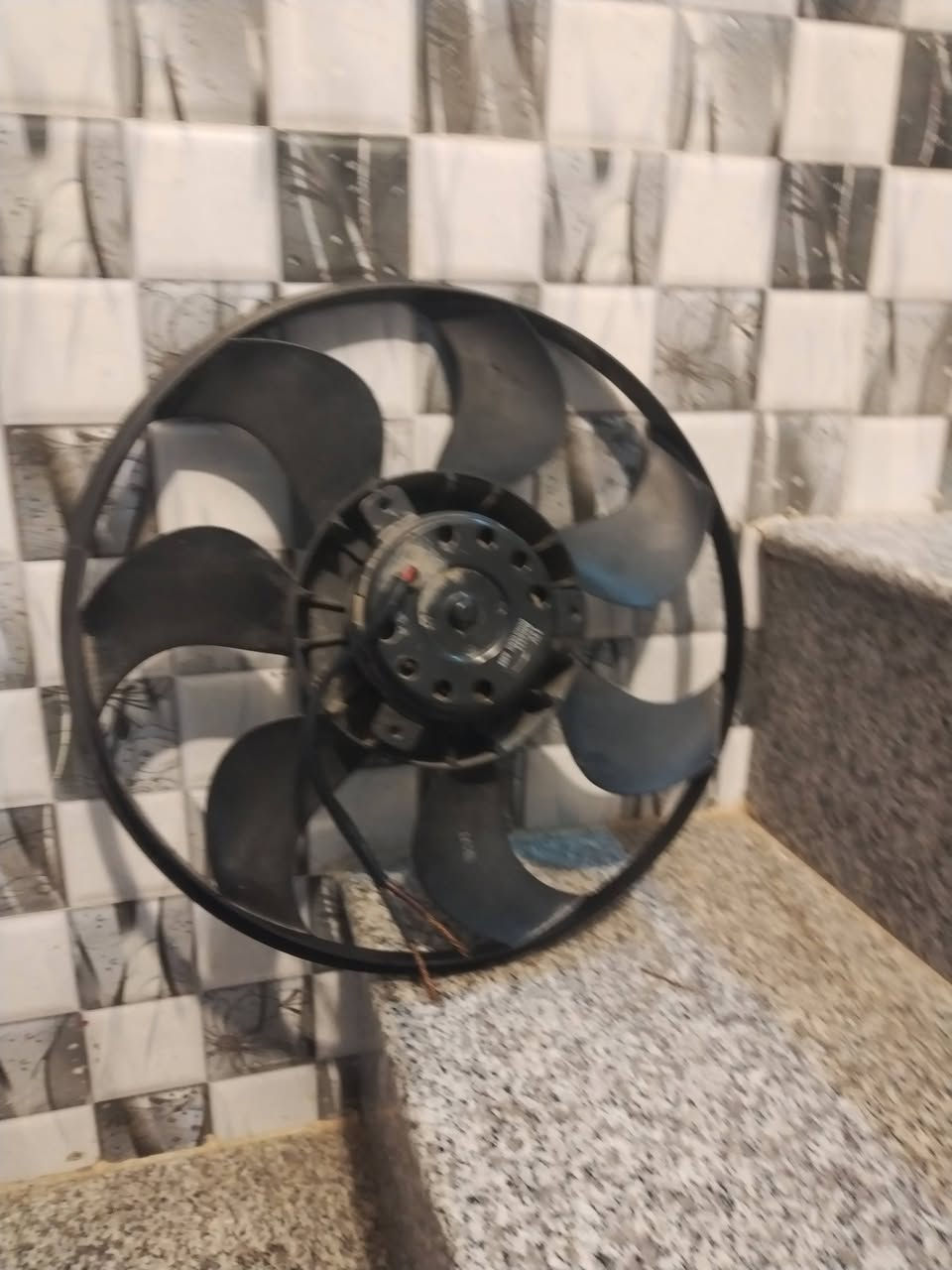 سلام عليكم مروحه افيو 2011 اصلي اصلي النجف لاشرف ***********
