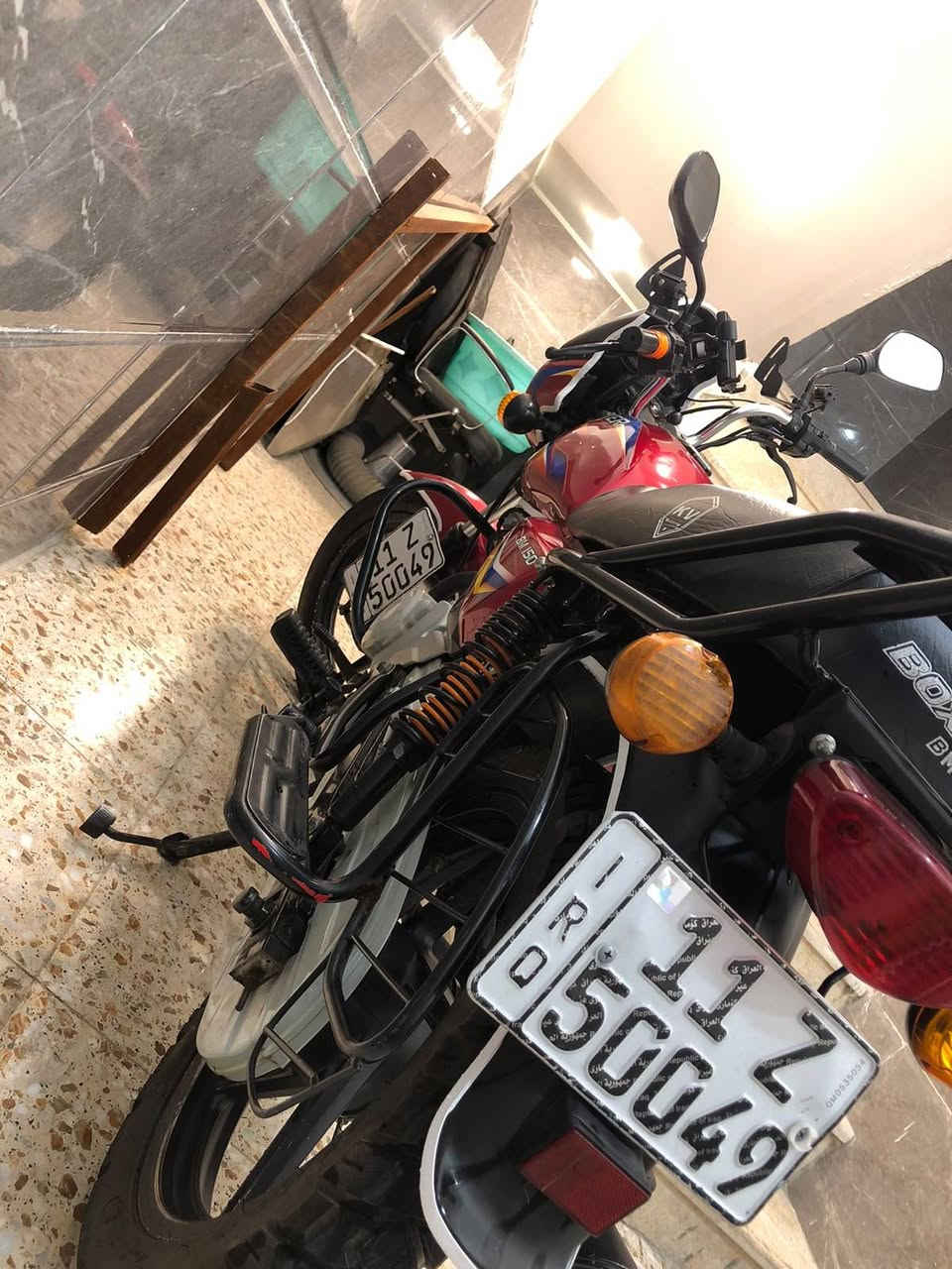 السلام عليكم
بوكسر كلاسيك موديل 20 
رقم بغداد باسمي 
مجفت  شركه 
النظافه مثل ما تشوف بعينك 
دراجه كلش حلوه 
سعر 1500 وبيها مجال 
مكاني  بغداد الغزاليه 
***********
