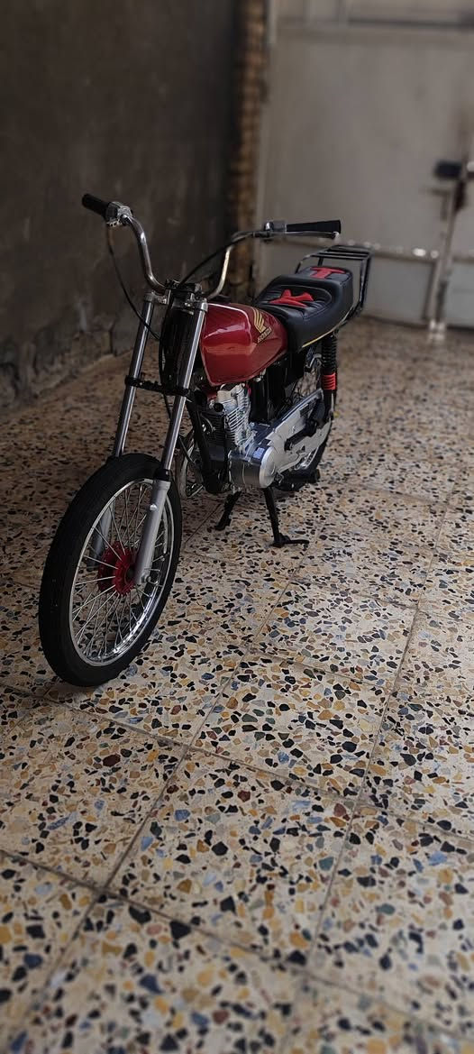 سلام عليكم شباب دراجه للبيع سكنر لدراجه بعدهي رابع ما ساحك الله شاهت دراجه نضيف شراي يراسني عله هاذا رقم ***********واتساب وشريحه
