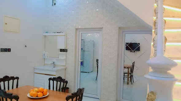 بيت 112 متر يقع على شارع تجاري ٤٠ متر الرئيسي في الشهداء نهاية شارع معمل المرور
طابقين فول مواصفات
الطابق الأول /استقبال ومطبخ وصاله وغرفه وصحيات داخليه وخارجيه
الطابق الثاني /٣ غرف نوم وصحيات
تأسيسات كهربائيه وصحيه وكاميرات درجة أولى /أبواب قاصه تركي /شبابيك سلايد دبل عازل /سطح شتايگر
السعر /المشتري يدفع ١٤٠ مليون مقدمة والإسكان يحول عليه يعني بدون الإسكان
موبايل /***********
