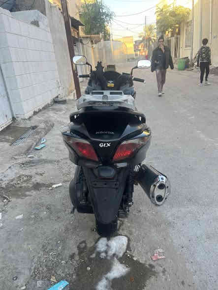 اعادت النشر بسبب الوعود الكاذبه ✅بيع او 🎖️ مراوس حسب  القناعه  السلام عليكم اقره المنشور للخير سلفر ونج 400GT محرك مكفول تنقيص وتبخير الدراجة عليه ادمه كامله يم مصطفى قبل 16 يوم وتشمل (تايرت امام جديد ودسكات+تاير خلفي جديد ودسكات+فيت بم جديد +فلتر شوته جديد+كلج خلفي وكاله جديد وقايش جديد+بلكات جديده +تنضيف نوزلات وتبديل مجاول +تصفير فلنجات ❌بس هاي الادمه كلفتني375 الله شاهد ) دراجة عليه ادمة كامله شغل وطلع لشمال شلعه ومعدل 160 دراجة فقط كفره نضافته80‎%‎ وصور كدامك شوف بعينك كهربائياته كله بلادي عالي ناصي فول دهن كله موتل مي اخضر بانزين مره محسن مره عادي شباب من الاخير قفله 16 قفل قفل لحد يخابر ويكلي شبيه كلشي موضحلك بلمنشور وصور رجاً رجاً قفله 16 بدون عمله مكاني بغداد الحسينيه او بوب الشام استفسار اكثر ***********
