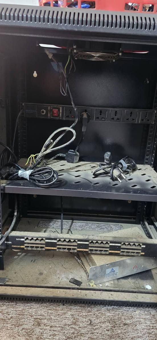 غراض للبيع 
RB2011
Clowd core 1016
Switch tenda
TL-R480T+
Rack 12u
الاتصال على الرقم او واتساب 
***********
اسعار داخل الصور ويوجد توصيل
