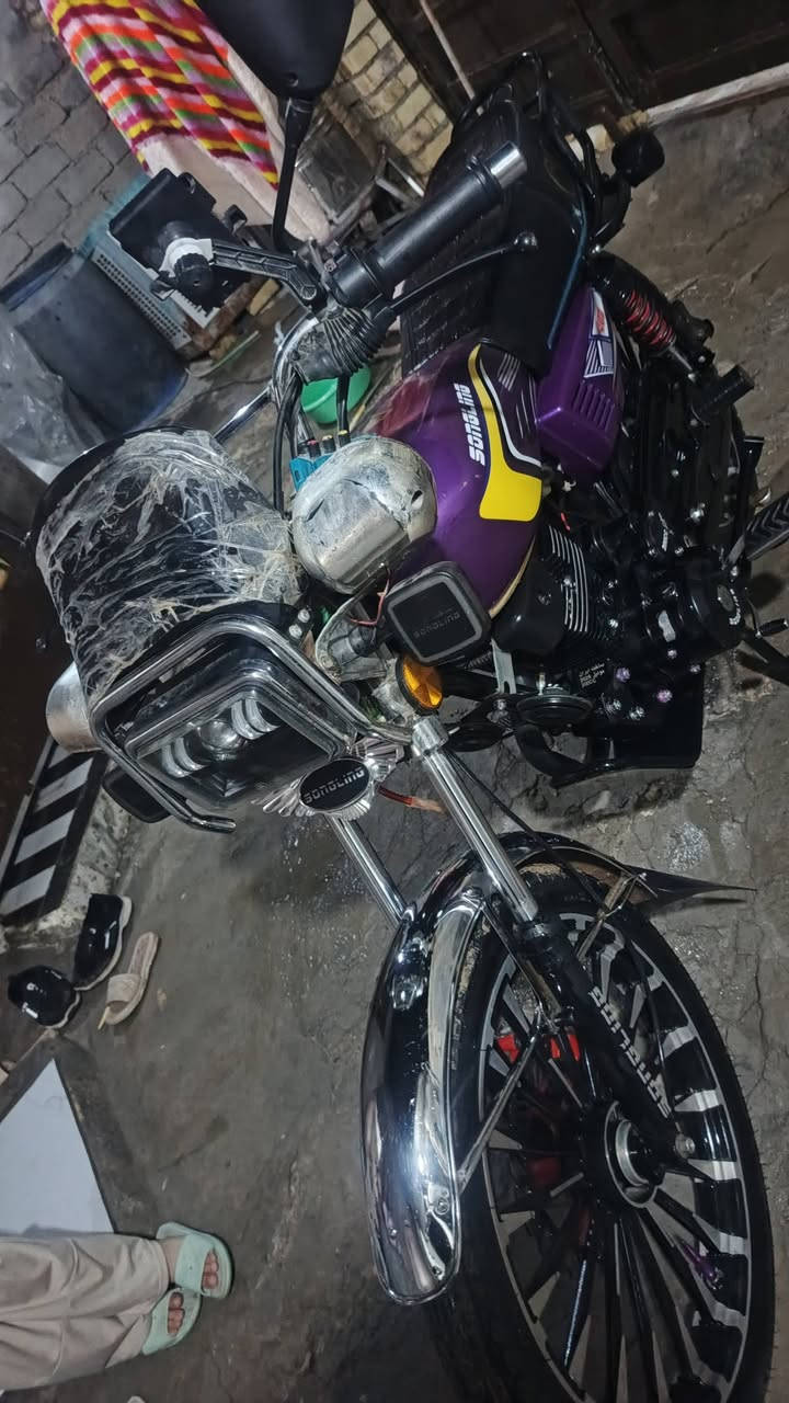 السلام عليكم دراجة للبيع سفانه موديل 26 بصمة و تحكم عن بعد السعر 900 وبيه مجال شيء قليل *********** 
***********
