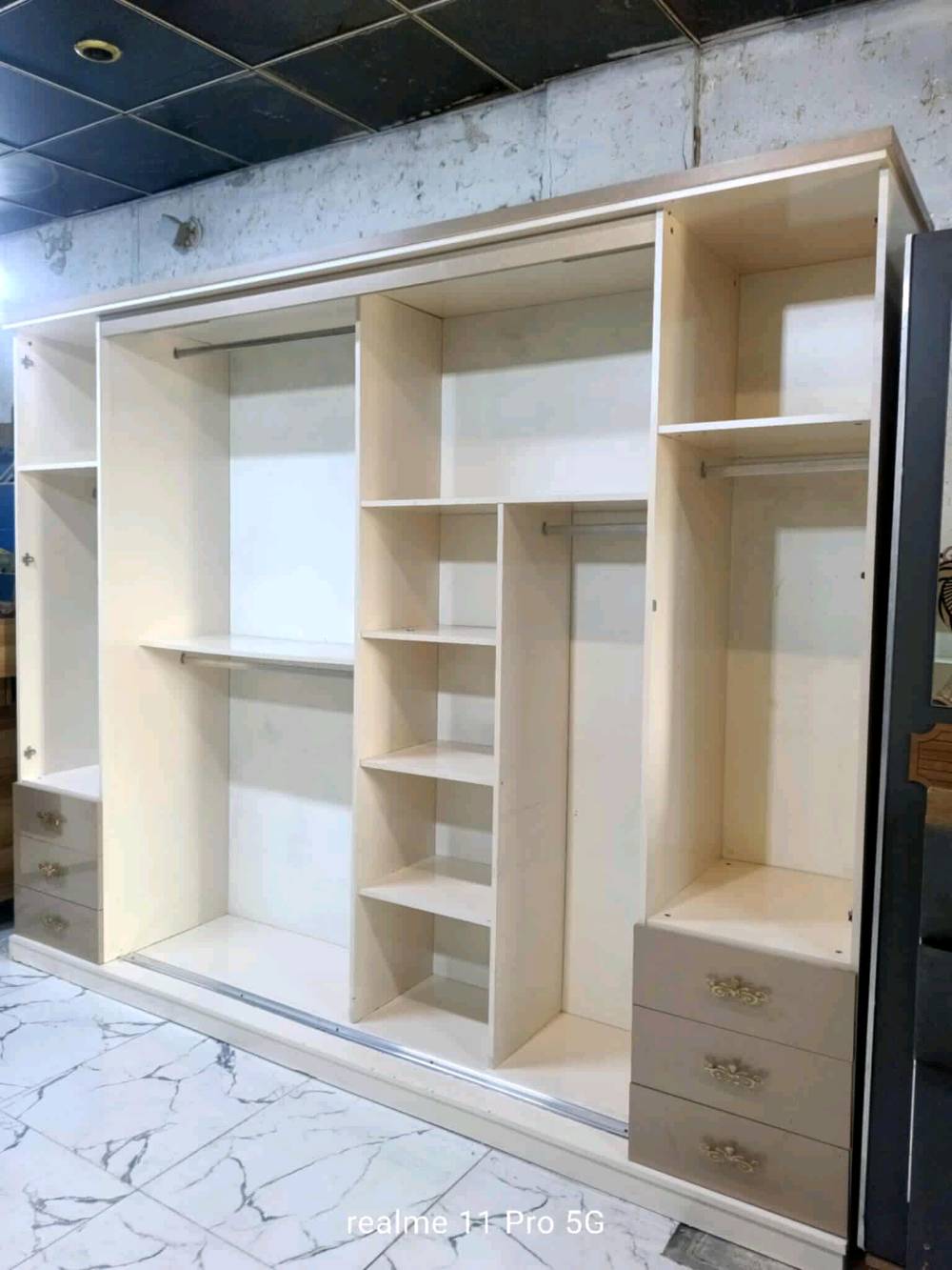 غرفه تركيه فول نضافه كنتور ضخم 3 متر سلايت 700 فقط واصل نقل وشد