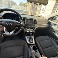 النترا 2020 رصاصي فول السيارة 1/1  بصمة  شاشه وكامره تدفئه مقاعد مع ست...