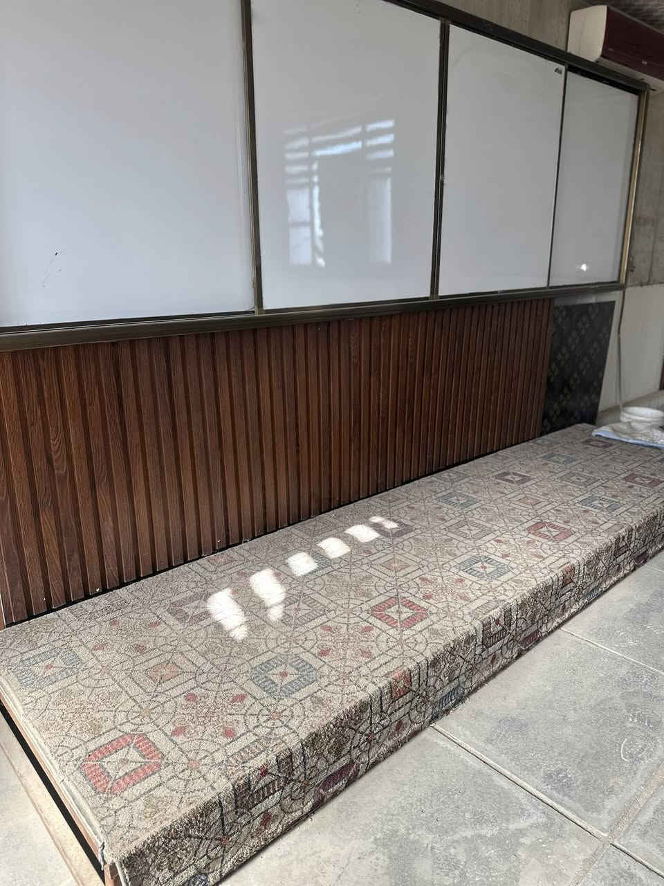 اثاث معهد للبيع ❤️
سبورة وايت بورد سلايت اربعة متر  مع سبورة ذكية حجم 76 عدد 2
ستيج قياس اربعة متر عدد 2 
رحلات تفصال قياس ١٢٠ سم ٣ نفر عدد ٢٠ رحلة 
ميز مكتبي ٣ قطع قياس ١٢٠ سم 
مكتبة 
ثلاجة كري قياس ١٦ قدم 
بغداد / العبيدي _ شارع الجامع 
للمعلومات والاستفسار ***********
