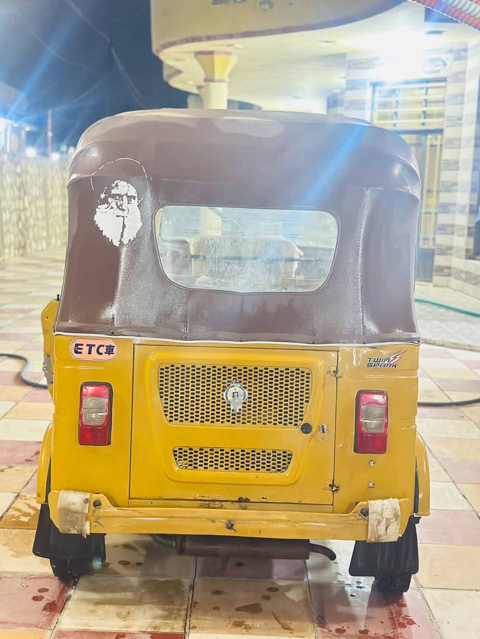 السلام عليكم تكتك للبيع موديل 21اصفر لونين مكينه كفاله بدون فتح بدون تنقيص بدون تبخير اوراق اصولي مكاتبه عن سرقه فقط مكاني بابل ***********
