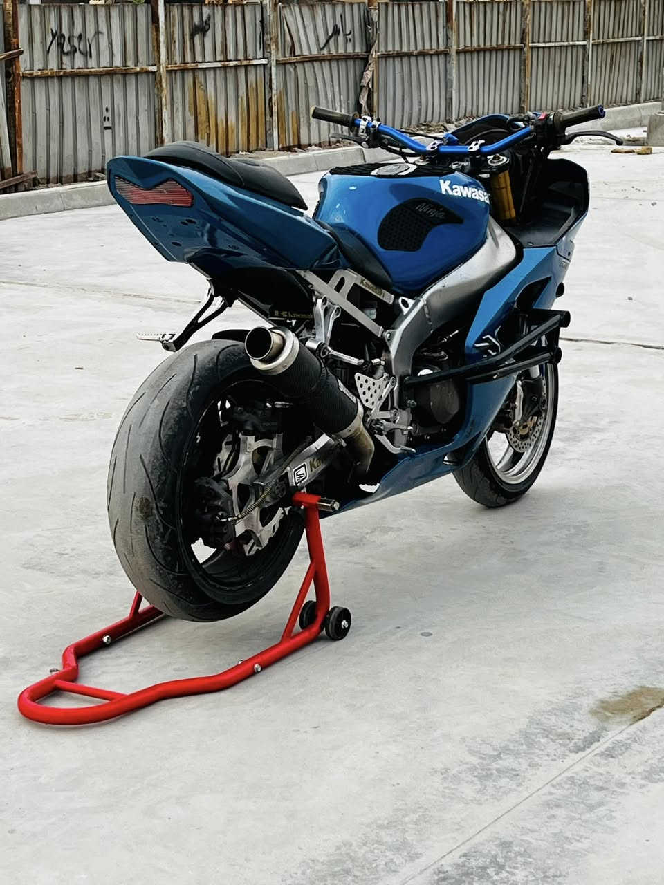 سلام عليكم جميعاً كاوسكي. 2004 دراجه بلاديه مال لعب الدراجه جديده 🔥

ونكره سلف بكل وكت عليها ادامه جديده. وبيها صالنصه مايف 

وبيها شغلات خير من لله ودراجه شوفت عينك. تجي تفحص وتشوف 🔥

مكان بغداد البياع تقاطع درويش للتصال #***********
