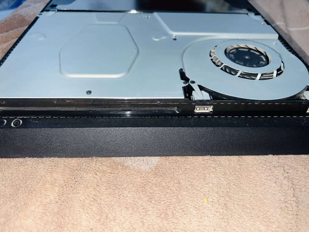 السلام عليكم
جهاز بلي فور سلم PS4
مساحة 408.5
نظام 13.2
اون لاين
جهاز نظافة 90%
ستيكرات موجودة ما مفتوح لا تصليح ولا تنظيف 
جوستك واحد
مع قرص بيس 2018
السعر 200 قفل 
مكاني ذي قار ناصرية الصخيين شارع المهندس 
للأستفسار *********** واتساب
