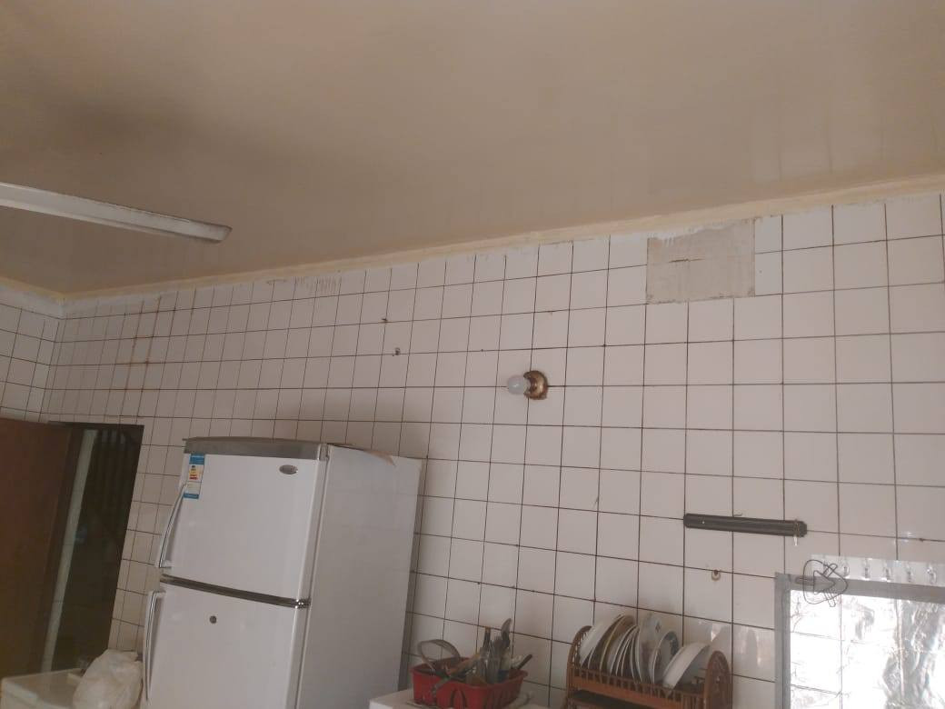 🏡 🔹 بيت للبيع – ملك صرف – حي الشباب 🔹

📍 قرب سوق أميمة
📏 المساحة: 200 م²
📐 الواجهة: 10 م × النزال: 20 م

يتكون من طابقين، كراج سيارة، حديقة، 4 غرف نوم، صالة، مطبخ، حمام، تواليت، وسطحين واسعين.

✨ المميزات:
✅ موقع ممتاز وقريب من الخدمات والأسواق
✅ قريب من الشارع العام والشارع التجاري

📞 لمعرفة السعر والاستفسار يرجى الاتصال على الرقم أدناه :
***********
.
