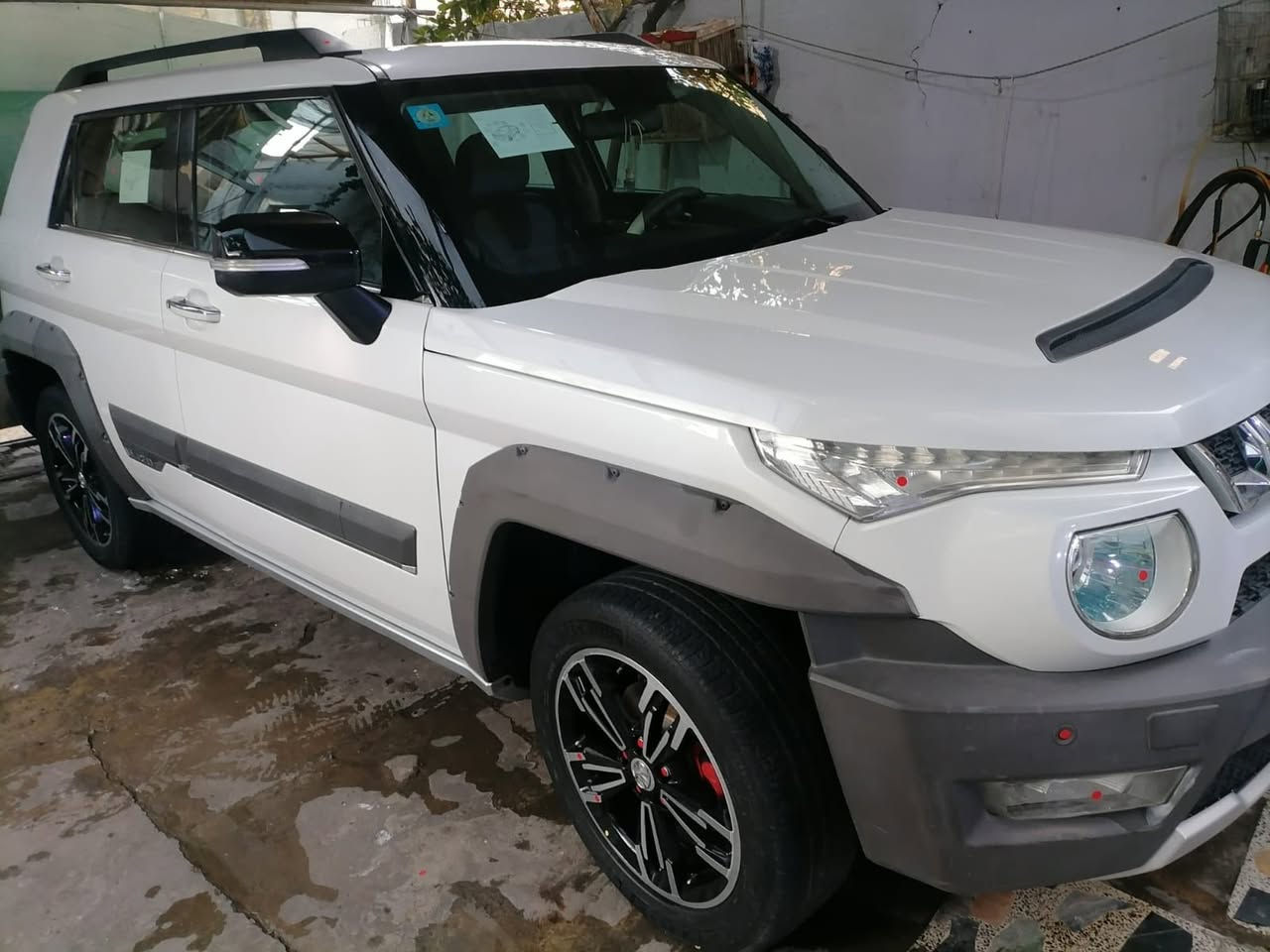 السيارة من نوع بايك (BJ20)موديل (2020.) صيني يجي محرك كير صدر  ياباني مسيوبوشي بلادي محرك زنجيل رواجز المرغوبة لا قايش ولا غيرة زنجيل قوي نوع vvt المرغوب جدا 
- حرة، رقم بغداد انكليزي باسمي.
- تحويل بأي وقت.هزة جديدة 
- السيارة مكفولة من كل شيء.
- فول الفول، مواصفات عالية:
    - بانوراما.
     -كشن جلد  كهرباء 
 -مغلفة كشناتة مخمل وجلد                                               للحفاظ على كشناتة 
    - بصمة أبواب.
    - بصمة تشغيل.
     -بصنة جنطة 
     -هند بريك بصمة
     -محرك ياباني vvt مسيوبوشي اصلي المرغوب 
    - زراكات. لايت 
    - لايت زنون عالي ناصي. زنون 
    - محرك 1500 تيربو بدون دونز                      
    - تبريد .
    -شاشة اعطال 
    - شاشة أندرويد جديدة.
    - تحكمات ستيرن 
    -  ويلات كروم تاير جديد حجم 18
    -هواي بية مواصفات 
    - السعر:( 130 )
    -   وبيه مجال.اخوان للعلم اغراض السيارة كلة مسيوبوشي اغراضة متوفرة عند اي وكيل ياباني كير محرك صدر كلة ياباني 
    - عنواني: .
    - رقم الهاتف للاستفسار:               ***********
 (متوفر على واتساب).
-  اذا اكو مراوس حسب القناعة هم اراوس
