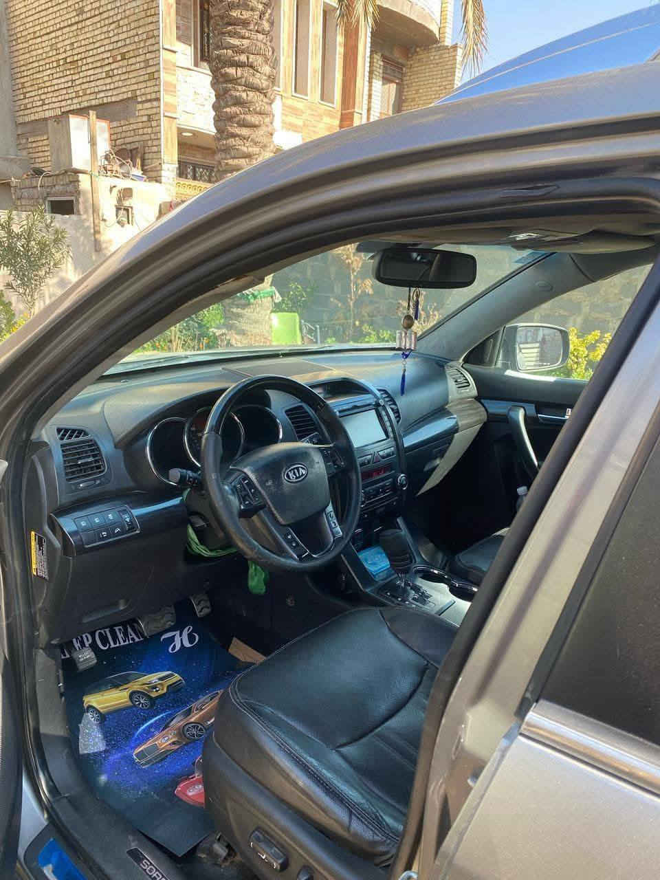 كيا سورنتو موديل ( ٢٠١٢ )
وارد أمريكي فول مواصفات 
فتحه سقف
تحكمات ستيرن
اشاير بالمري
محرك 6 سلندر ٣٦٠٠
7 راكب 
كير محرك خير من الله سياره مال بيت يشهد الله وعلى أيدي
السياره بأسمي 
بيها جراد مثل ما موضح بالصور 
و السونار مرفق أيضا 
السعر ( 130 ) وبيها مجال
*********** 
مكان السياره بغداد بغداد الجديده
