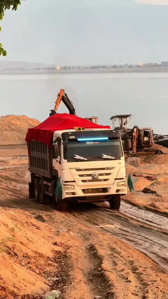 Howo dump truck 375 horsepower customers are using it. Welcome to order.


**إذا كنت صاحب هذا الإعلان وتريد حذفه لأي سبب، رجاءا أرسل رسالة إلى الدعم الفني**