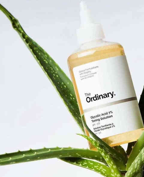 تونر اوردناري الاشهر عالميا والاكثر مبيعا 💪💪

المنتج الذهبي الي لازم يكون موجود عند كل بنية ✨

‏Glycolic acid 7%Toning❤ solution
 من البراند #theordinary الكندي 
ملاحظة : منتج كندي اصلي 
 
تونر يحتوى على:
💥 جليكوليك اسيد من أهم أحماض الفا هيدروكسى اسيد والالوفيرا والجينسينج 

يعمل على: 👇
💎تقشير البشرة برقة شديدة ولطف وبشكل غير ملحوظ
💎 إزالة الجلد الميت وتصفيه البشره 
💎تحسين مظهر الخطوط والتجاعيد وتحفيز الكولاجين 
💎محاربة الحبوب فوق الجلد وتحت الجلد  بشكل فعال وآمن 
💎 تفتيح و توحيد لون البشرة 
💎تفتيح منطقة تحت الذراعين (الابط) وبين الفخذين 
💎فعال في تقليل من حبوب الظهر والمؤخرة 
💎يستخدم لتنقية فروة الرأس والتخلص من قشرة الشعر.
💎 تصغير حجم المسام 

✴️طريقة الاستخدام :
---------------------------
مرة واحدة يوميا مساءا على بشرة نظيفة باستخدام قطنة نظيفة وتمريرها على البشره 

✅آمن الاستخدام ليس له أي أضرار ولا أعراض جانبيه 

     ضمان استرجاع المنتج 100‎%‎
اذا كان مو نفس الاصلي 
واذا كانت المادة غير شغالة
تگدر ترجع المنتج بعد يوم من اخذه

سعر الدرزن  30 الف

توجد منتجات اخرى

للحجز واتساب ***********
