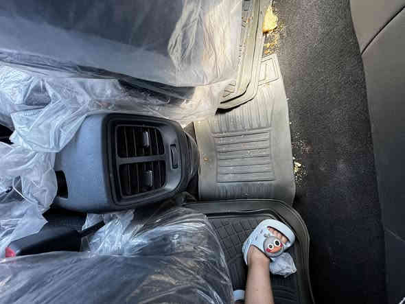 السلام عليكم 
سياره للببع
هونداي اي تن تو كلر
زيتوني واسود
موديل 2023 خليجي وكالة الت ساك مكفوله عدا شخط بالباب الخلفي (بايسكل)
ماشيه 6 الف فقط
تبريد قطعتين
شاشه اندرويد 
مكينه 1200 
رقمها بغداد
مكانها بعداد الغزاليه
السعر 133$ 
***********
