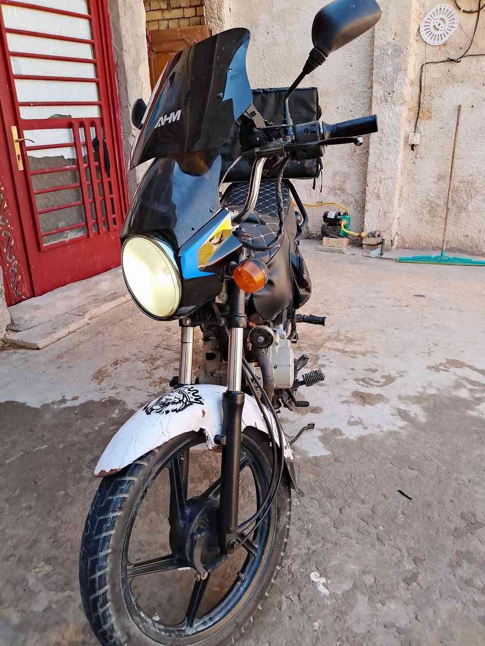 السلام عليكم دراجه بوكسر موديل 22 للبيع مكانها بغداد فلكه حي النصر ***********

