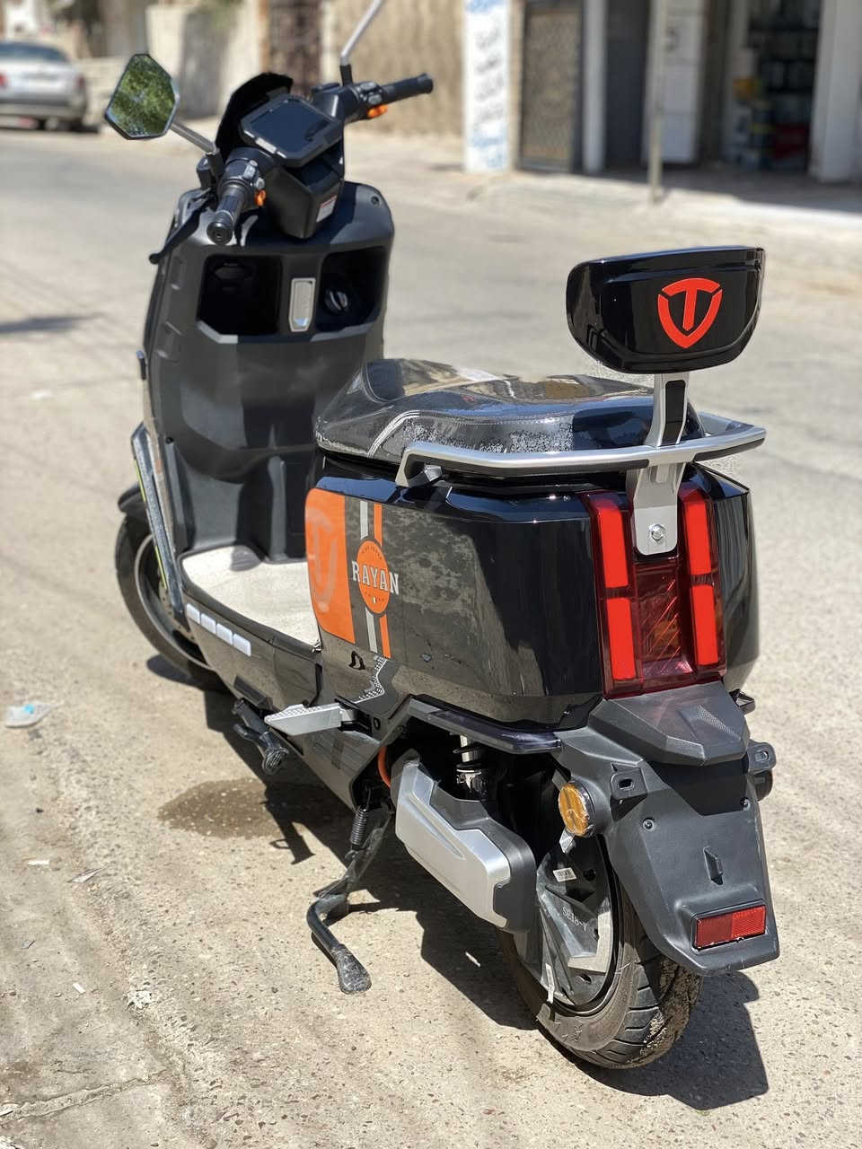 سلام عليكم دراجه وحش الكون للبيع يرادله تخم باتريات كامل فقط باقي الدراجه نظيفه حك الروحه والجيه دراجه حلوه والله صارله 5 اشهر مكاني الشعب البنوك الي يريد يراسلني *********** واتساب
