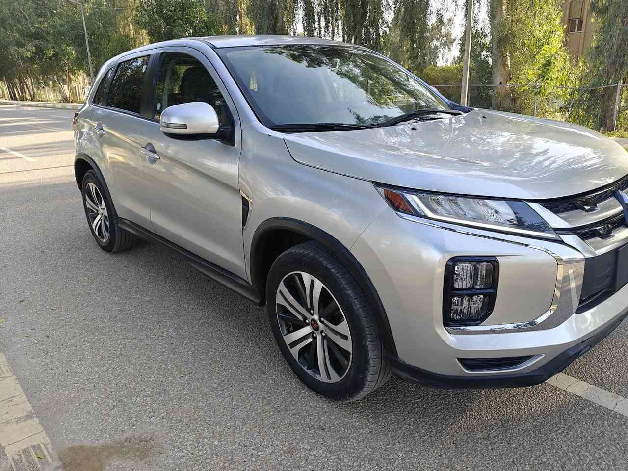 متسوبيشي اوتلندر موديل 23 وارد امريكي 
بصمة تشغيل وبصمة ابواب 
رادارات امامي وخلفي وجانبية 
 فور ويل تدفئة بالمقاعد 
محرك اربعه سلندر 2000 سي سي 
توقف ذاتي 
مانع انزلاق 
مانع تصادم 
شاشة كبيرة تدعم ابل كار بلي 
كامرة 
تبديل چاملغ وبنيد
السعر 135 ورقة وبيها مجال 
للاتصال ***********
