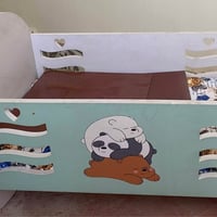 سرير اطفال • دوشك • نظيف جداً