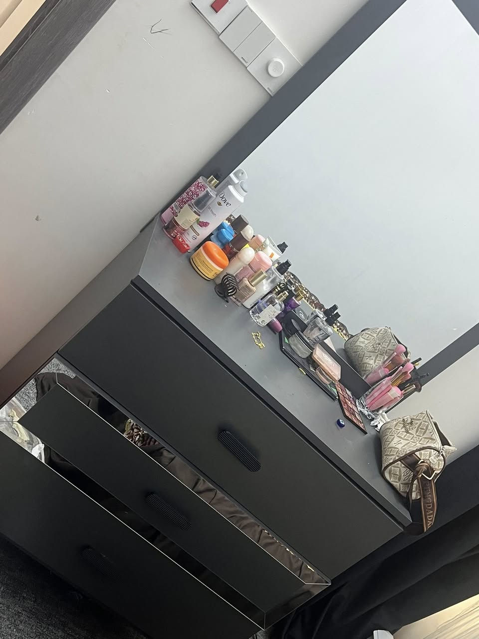 غرفه نوم تركيه خشبmdf  5 قطع وكنتور 6 ابواب نضافه 100‎%‎ مصارلهه شهر ورجاءا لحد يكسر بسعرهه لان توازيت وراح ابيعهه👍🩷


**إذا كنت صاحب هذا الإعلان وتريد حذفه لأي سبب، رجاءا أرسل رسالة إلى الدعم الفني**