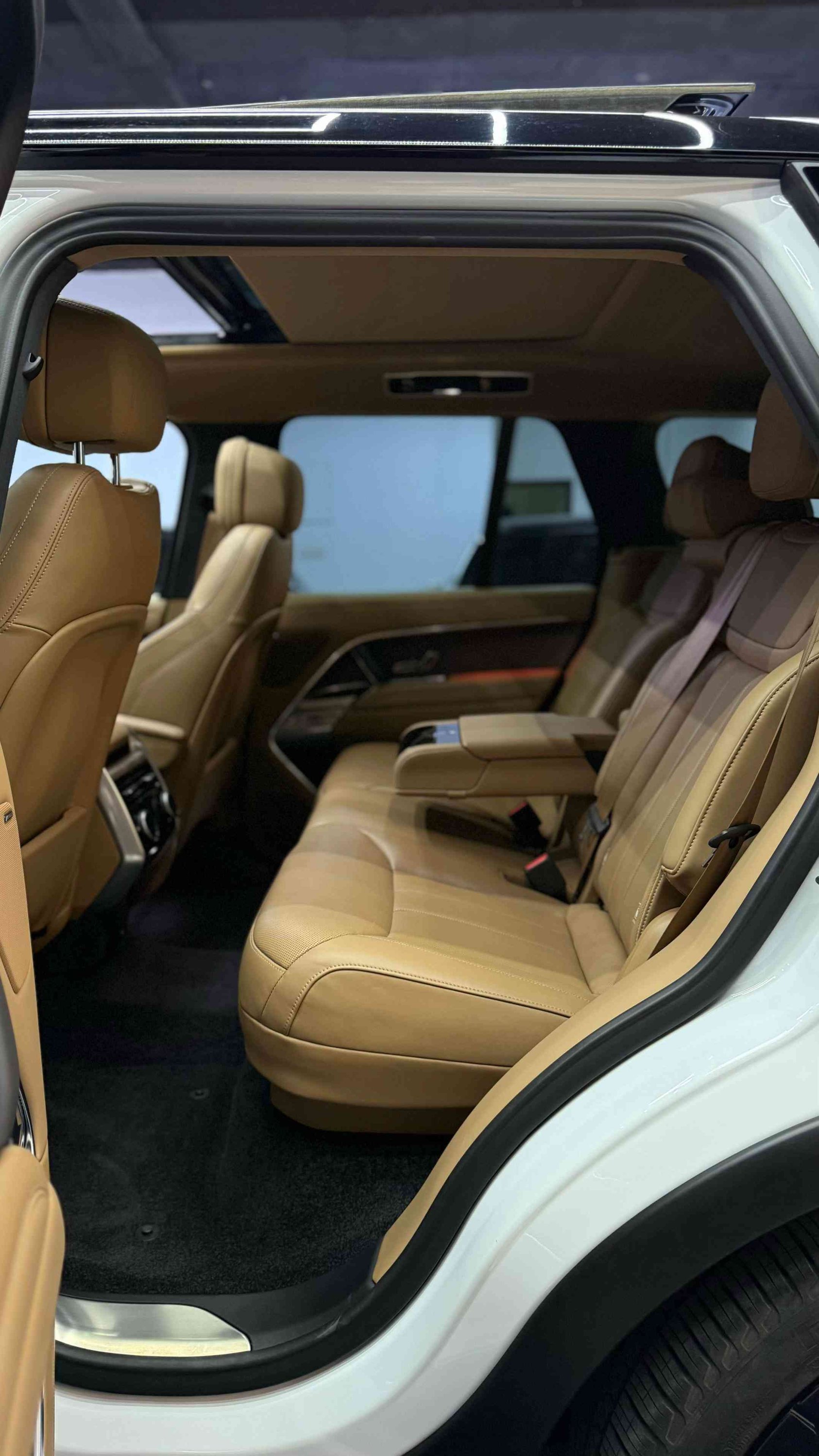 RANGE ROVER VOGUE 2024 clean title Black edition 18,000mil Sport edition Usa import Call for price: *********** *********** مشاهير_تيك_تول عرب_تيك_توك_امريكا #بغداد#
