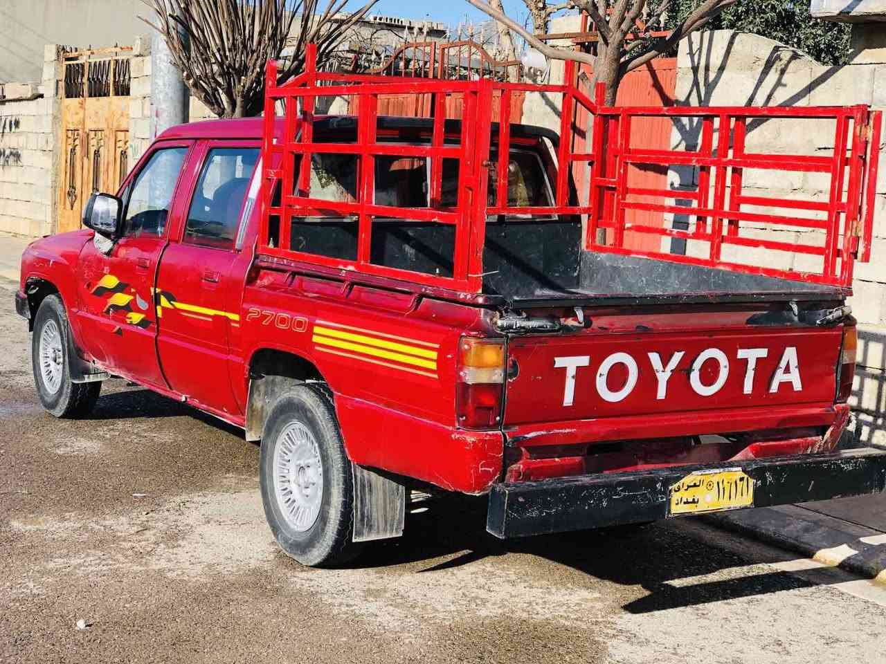 سڵاوی خواتان لێ بێت ئەم پیکابەسورە جوانە یابانیە بۆ فرۆشتن، مۆدێل 1988،ئەوەلیاتی مەزبوتە بەشەرتە،هەموو ئەوراقەکانی بۆ کراوە ، بەڵام ئاڕمەکەی ون بوە،بەشەرتی گێڕومەکینەتەقەو ڕەقەی بەشەرت ، کارەبای هەموی مەزبوتە، تایەکانی مەزبوتن لۆکن ،چرپەی تێدانیە ،بەڵام ئەکسلی تۆزێ سەوتی تێدایە، ئەوەش ڕەقەمی سەحەبەکەی شوێن ڕانیە چوارقوڕنە ***********
*********** بشدار, السليمانية
