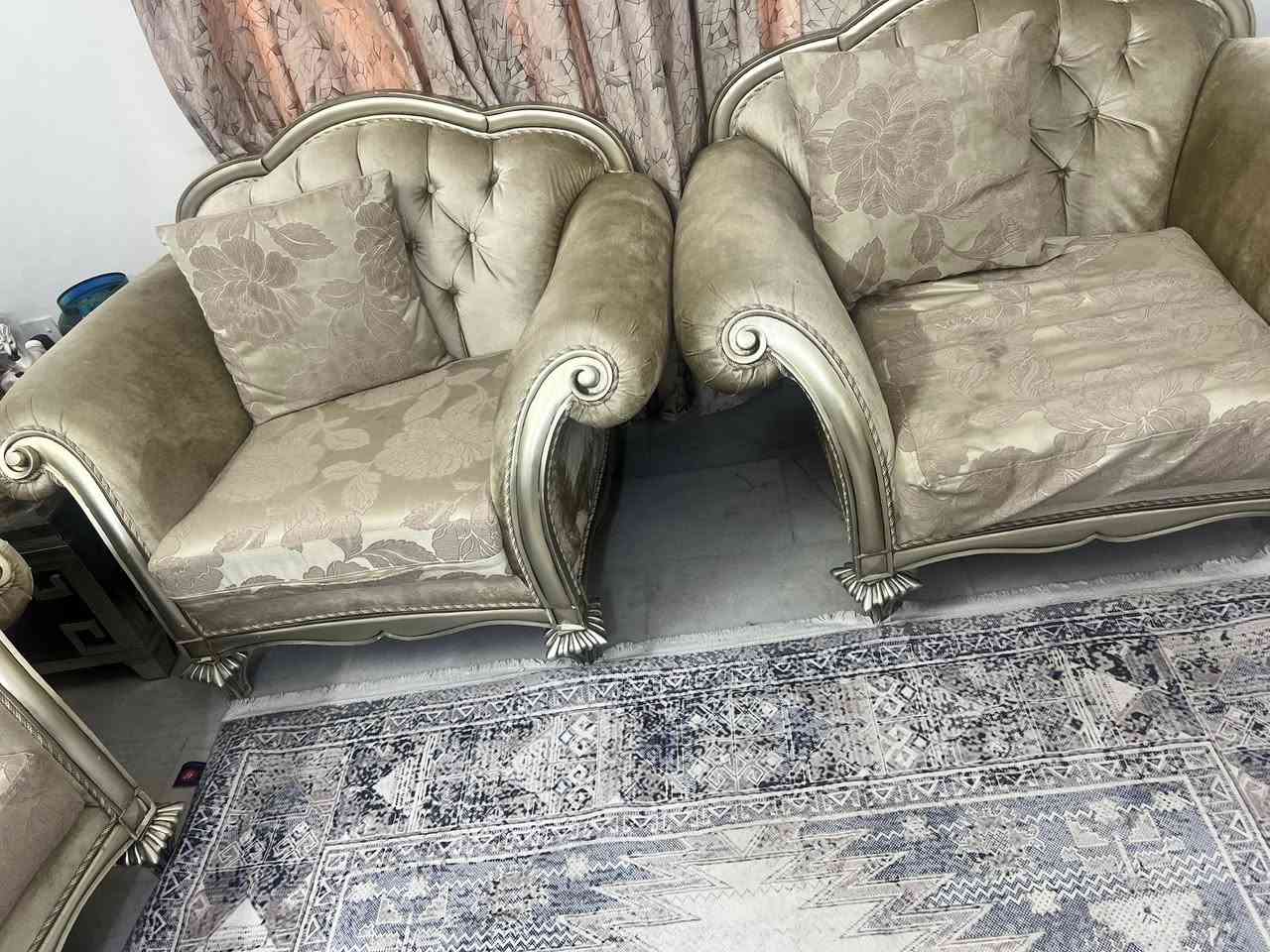 بيع تخم قنفات و ميز طعام في بغداد 
***********
