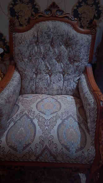 تخم ملكي مع ميز بلازماوطبله وسطيه بمليون ونص مستعملتهم سنه بس وجدا نظيف ونظافته مكفوله للتواصل على هذا الرقم   ٠٧٧١ ١٢٨ ٢٣٦٩
