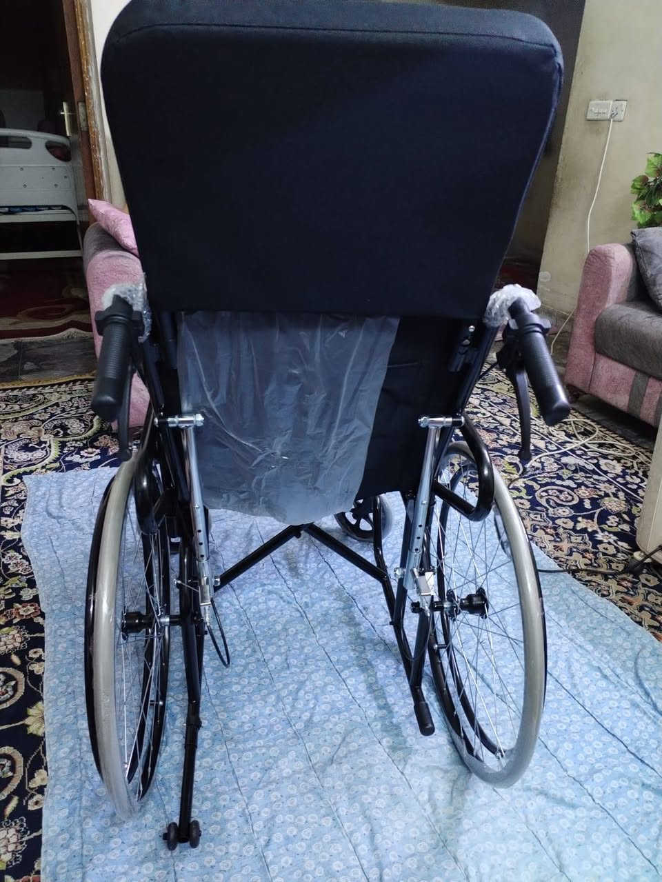 عرباين عدد ٢ جدد غير مستعملات مال حمام السعر ١٥٠ والاخرى السعر ٢٥٠ بيهن مجال بسيط مكاني بغداد حي الجهاد ***********
