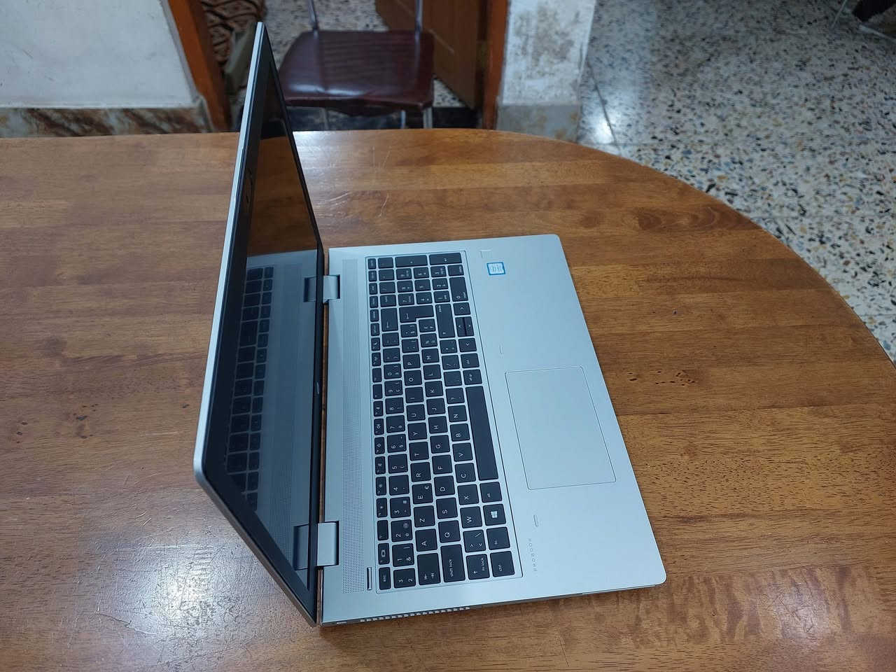 السلام عليكم ... لابتوب ماركة HP بلون مميز جدا...شاشة حجم 15.6 واسعة بدقة FULL HD 1080  ..... رام  حجم  16  كيكا  نوع DDR4 ...هاردين خزن الاول حجم 256 نوع SSD  والثاني ايضا نوع SSD حجم 128 كيكا..معالج جيل ثامن كور 5    ...بصمة اصبع ...ال لابتوب جديد بمعنى الكلمة  وسلم وشكلة حلو وشحنة  فوق الممتاز  ملائم للدراسة والبرامج الهندسية والاعمال وغيرها مكاانه بغداد السعر 225$  للاستفسار الاتصال *********** او *********** (واتس)
